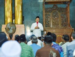 Ajak Warga Tanam Pohon, Miq Iqbal Bagi-bagi Bibit Gratis: Mari Jaga Alam Sebelum Terlambat