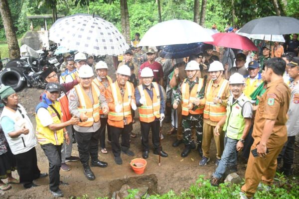 Resmikan Jembatan Gantung DAM Santong, Bupati KLU Sebut Sebagai Akses Vital Ekonomi dan Pendidikan
