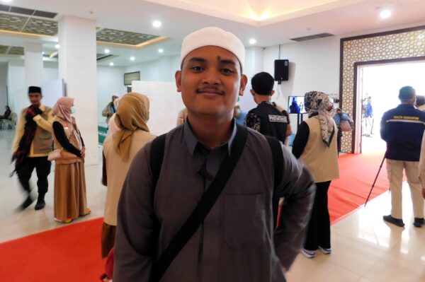 "Terimakasih Kemenhaj NTB" Kisah Jandi, Jemaah Haji Usia 22 Tahun yang Gantikan Almarhumah Ibu