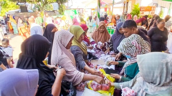 Gempur Miskin Ekstrem dan Kelangkaan Minyak Goreng, Pemprov NTB Pasok Pangan Murah ke Pelosok Lombok Barat