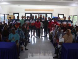Gowes Kamtibmas Polres Lombok Utara Tembus Desa Ke-41, Kapolres AKBP Agus Purwanta Bagi Sembako untuk Lansia
