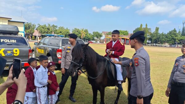 Polisi Sahabat Anak: Siswa SRD Lombok Barat Seru-seruan Bareng K9 dan Kuda Polisi di Polda NTB