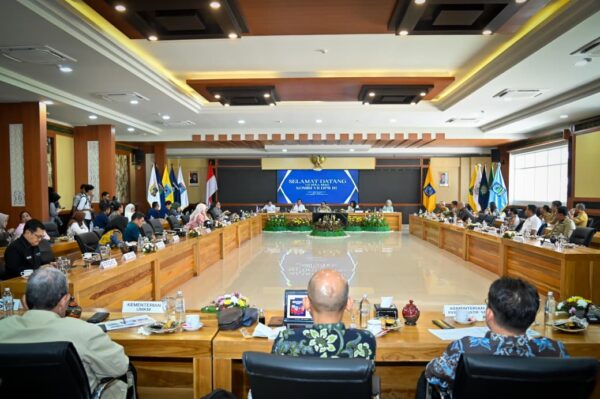 Jangan Biarkan Risiko Mengendalikan Pemerintah: Pesan Menohok Miq Iqbal dari Sembalun