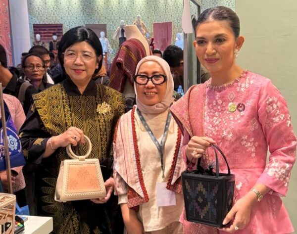 Larose Sukses Bawa Tas Tenun Bima ke Kancah Nasional, Dibeli Ibu Wapres Selvi Gibran dan Deputi Gubernur Senior BI