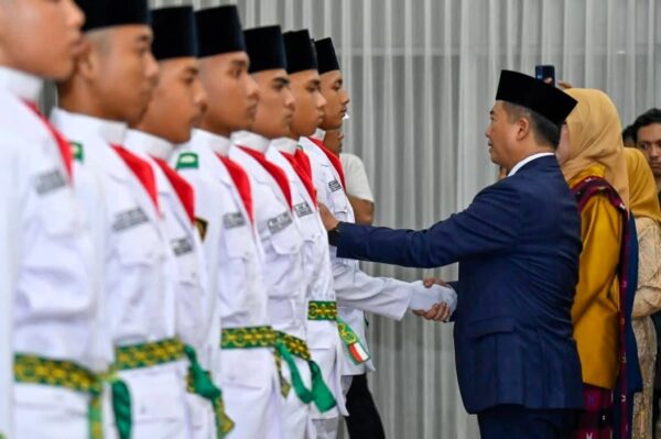 Kukuhkan 28 Anggota Paskibraka NTB 2026, Gubernur Miq Iqbal: Tampilkan Formasi Khas Lumbung Sasak
