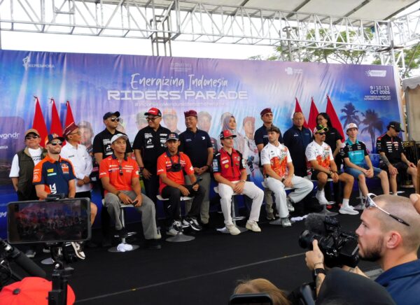 Para Pembalap Dunia Kaget dan Terkesan Antusiasme Warga dalam Parade MotoGP di Matara