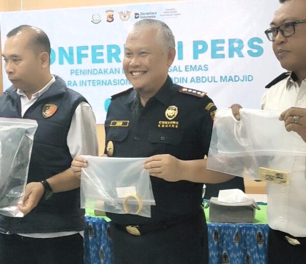 Bawa Gelang Emas 294 Gram Tanpa Dokumen, WNA Asal China Diamankan Bea Cukai di Bandara Lombok
